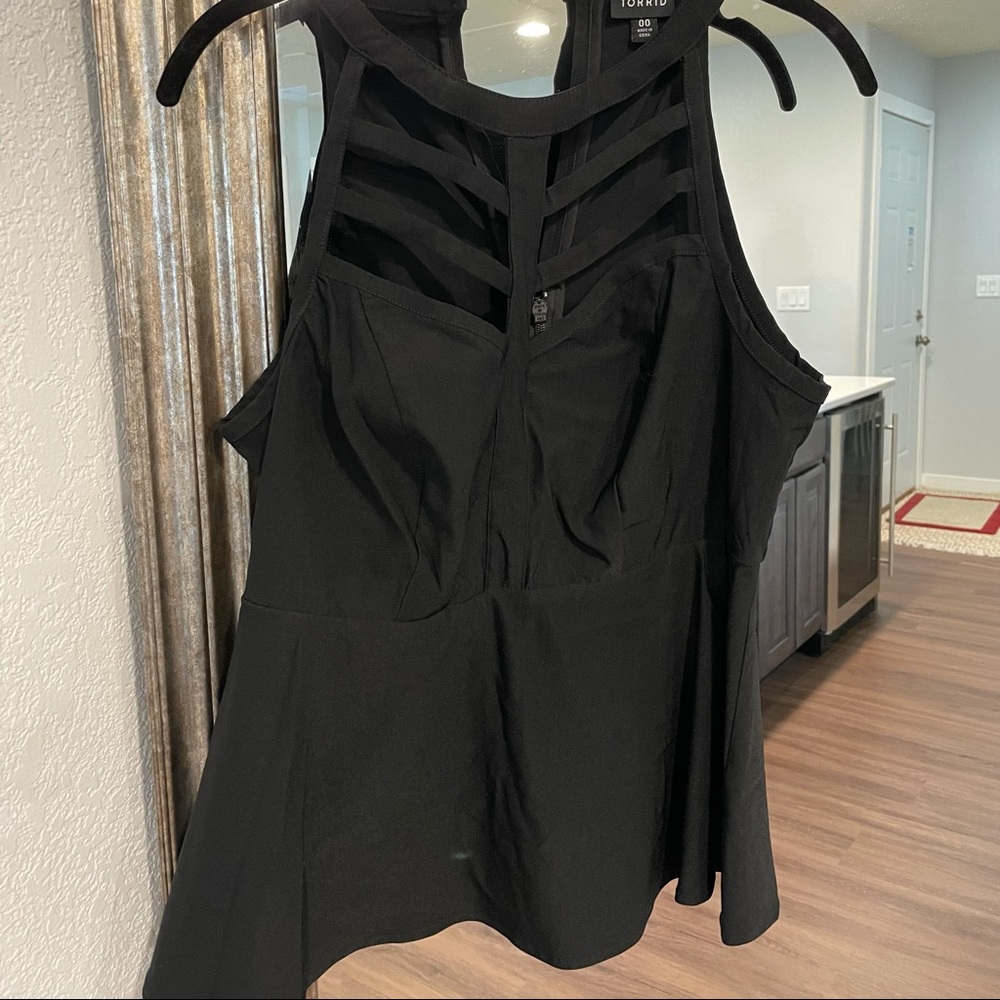 Torrid Caged high neck peplum top Sz 00